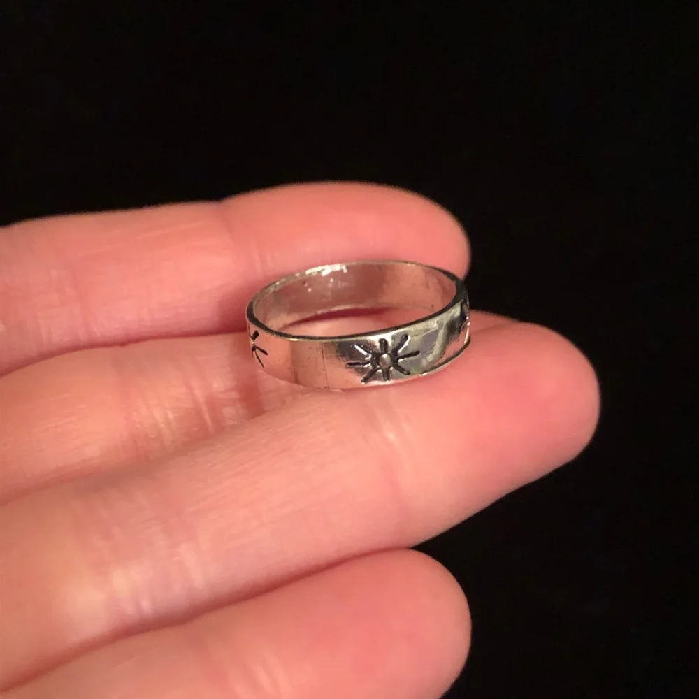 Silver Tone Sun Pattern Ring